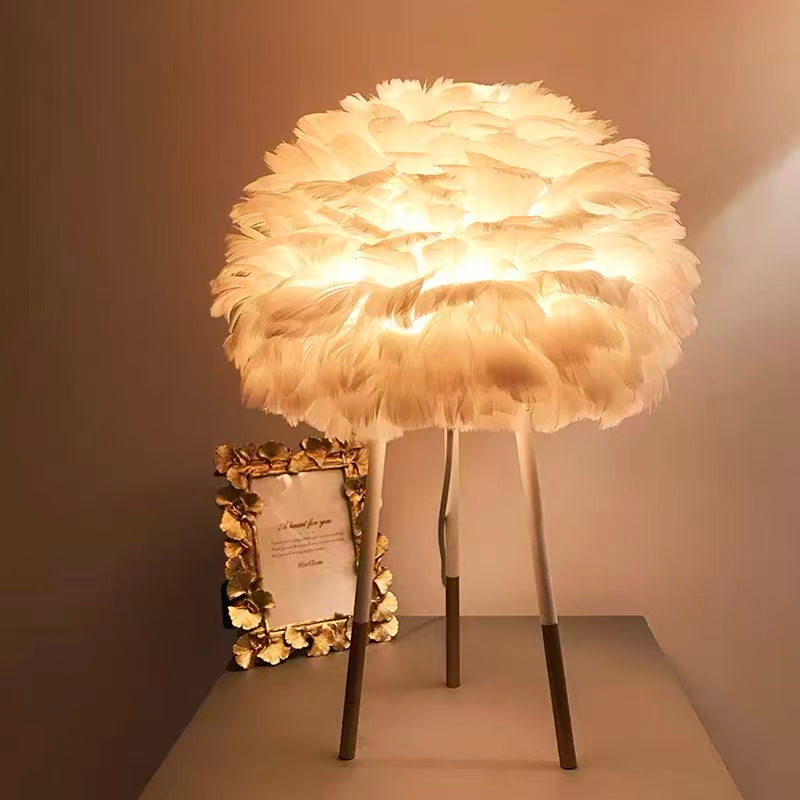 Feather table lamp